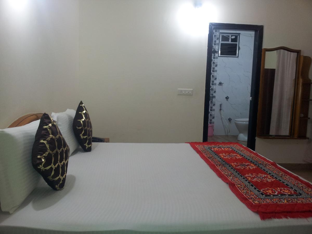 Hotel M J Residency Puri Exterior photo