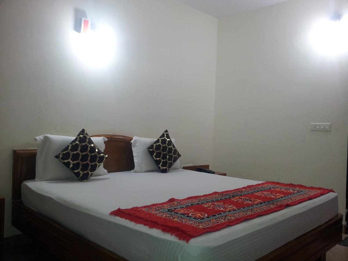 Hotel M J Residency Puri Exterior photo